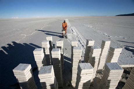 energy-lithium-salt-desert-bolivia-stacks_30252_big.jpg