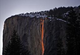 YosemiteRed horse tail fall ֤Ϥ