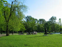 vondelpark_statue.jpg